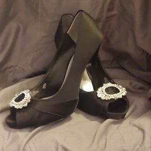 New never worn Nina satin black heels sz7.5